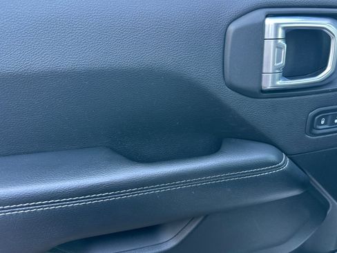 Used 2020 Jeep Wrangler Unlimited Sahara image 11