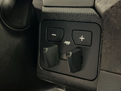 Used 2024 Toyota Tacoma Limited w/ Limited Package (LT) image 31