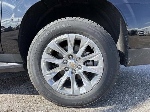 New 2026 Chevrolet Suburban Premier RWD image 17