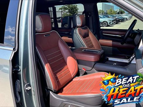 Used 2023 GMC Yukon XL Denali Ultimate AWD/4WD image 9