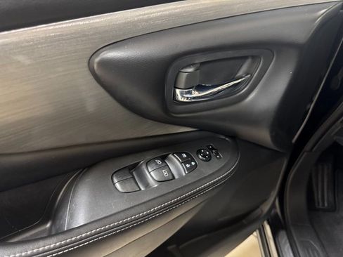 Used 2017 Nissan Murano SV w/ Premium Plus Package image 7