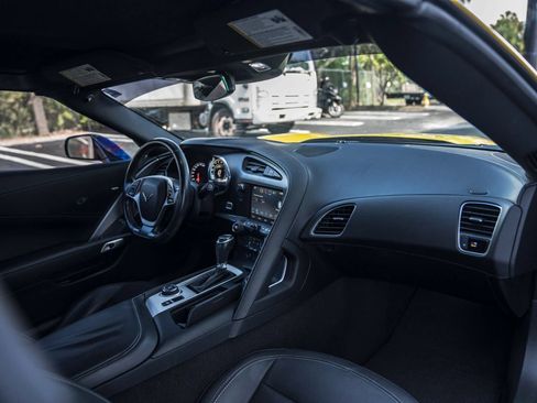 Used 2017 Chevrolet Corvette Stingray Coupe w/ 1LT RWD image 21