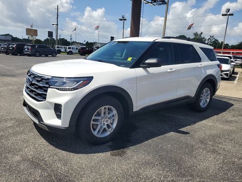 Used 2026 Ford Explorer Active w/ Active Comfort Package RWD image 2
