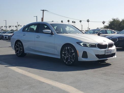 Used 2025 BMW 330i Sedan w/ Premium Package RWD image 4