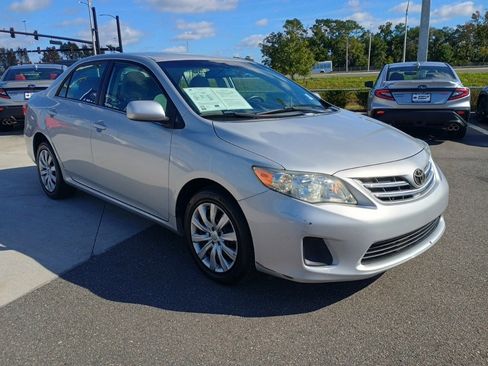 Used 2013 Toyota Corolla LE image 3