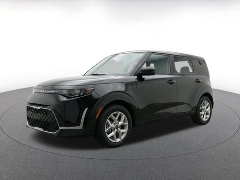 Used 2025 Kia Soul LX w/ LX Technology Package FWD image 3