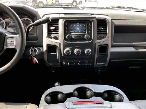 Used 2018 RAM 2500 Tradesman w/ Chrome Appearance Group image 11