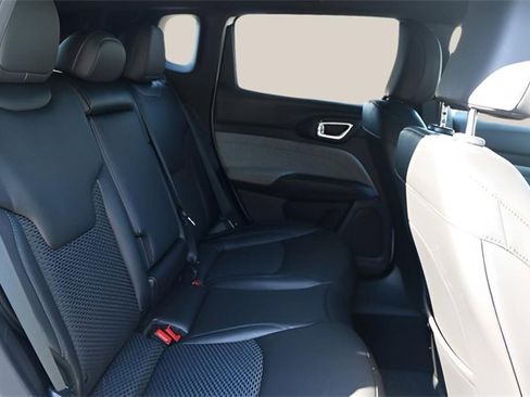 New 2026 Jeep Compass Latitude image 15