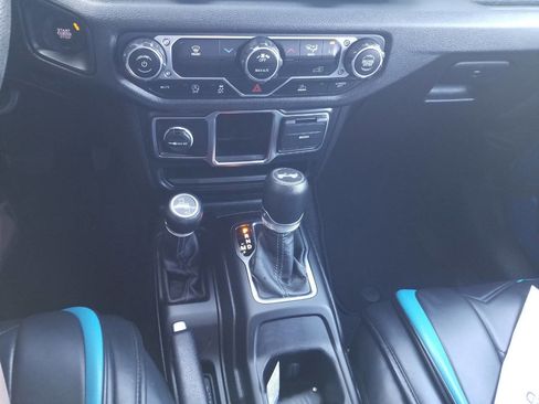 Used 2024 Jeep Wrangler Sport image 17