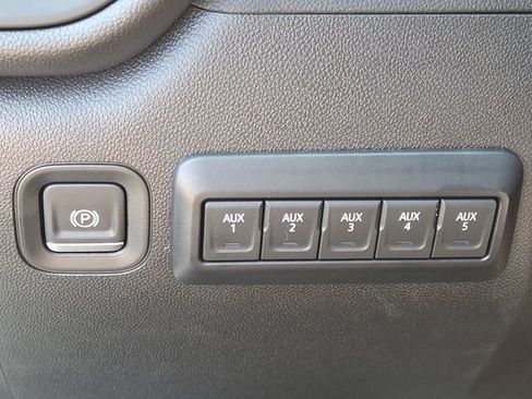 New 2025 GMC Sierra 2500 Pro w/ Convenience Package AWD/4WD image 9