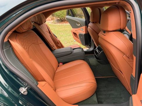 Used 2025 Bentley Flying Spur Plug-In Hybrid image 17