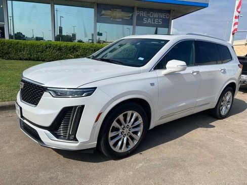 Used 2020 Cadillac XT6 Premium Luxury AWD/4WD image 2