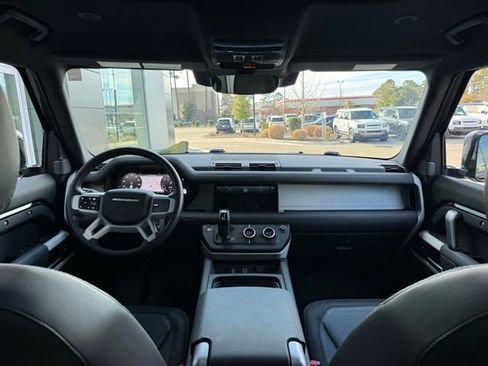 Used 2024 Land Rover Defender 110 X-Dynamic SE image 13