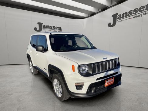 Used 2023 Jeep Renegade Latitude image 4