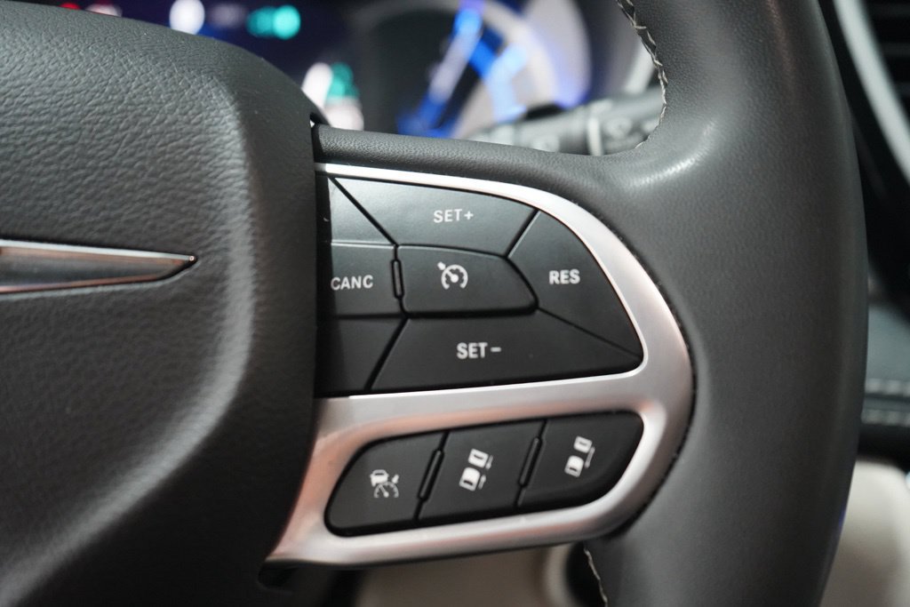 Used 2023 Chrysler Pacifica Touring-L FWD image 22