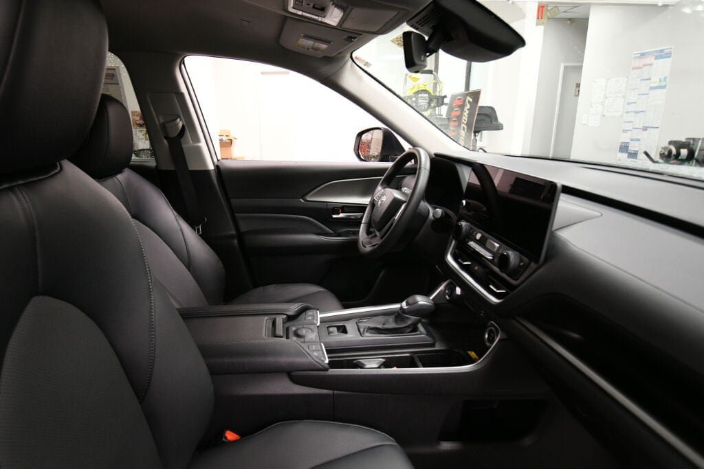 Certified 2025 Toyota Grand Highlander AWD image 32