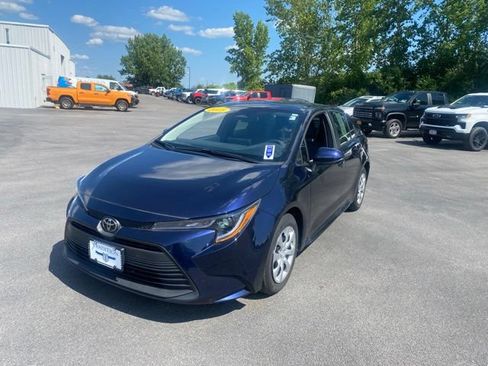 Used 2025 Toyota Corolla LE w/ Convenience Package FWD image 1