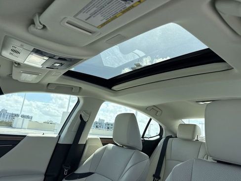Certified 2024 Lexus ES 350 w/ Premium Package FWD image 22