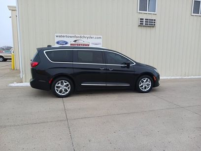 Used 2017 Chrysler Pacifica Touring-L Plus w/ Tire & Wheel Group