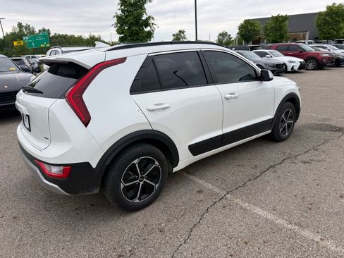 Used 2025 Kia Niro EX FWD image 5