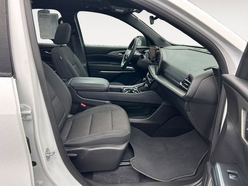 Certified 2025 Chevrolet Traverse LT w/ Sun and Wheel Package image 10