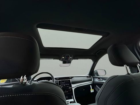 New 2025 Jeep Grand Cherokee L Laredo w/ Luxury Tech Group I AWD/4WD image 29