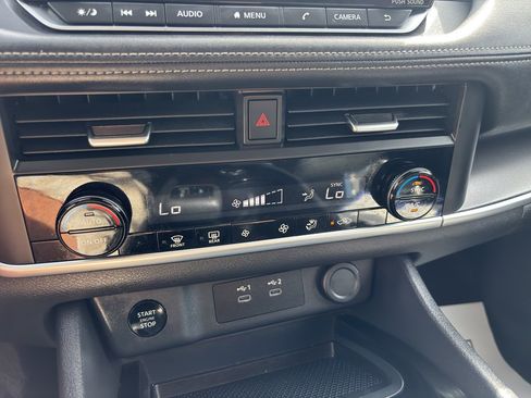 Used 2025 Nissan Rogue SV AWD/4WD image 16