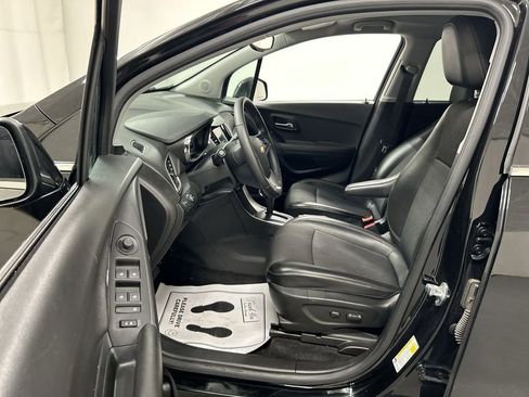 Used 2019 Chevrolet Trax LT w/ LT Convenience Package image 9
