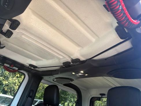 Used 2020 Jeep Wrangler Rubicon AWD/4WD image 17