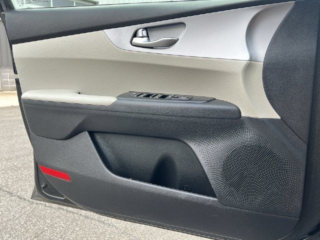 Used 2023 Kia Forte LXS w/ LXS Technology Package FWD image 28
