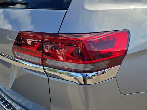 Used 2021 Volkswagen Atlas SE w/ Panoramic Sunroof Package image 11