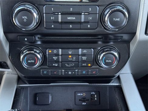 Used 2015 Ford F150 Lariat image 18