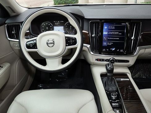 Used 2019 Volvo S90 T5 Momentum image 9