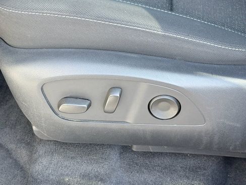 Used 2025 Chevrolet Traverse LT FWD image 23