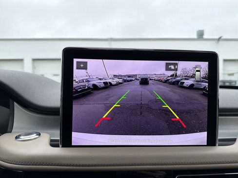 Used 2023 Lincoln Aviator AWD w/ Premium Package image 26