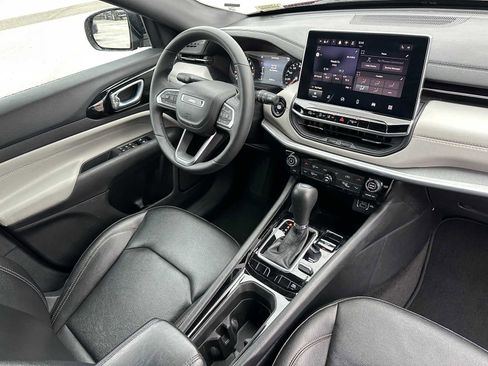 Used 2024 Jeep Compass Limited image 11