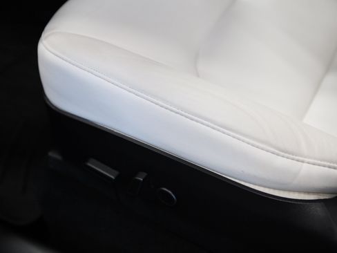 Used 2021 Tesla Model Y Long Range AWD/4WD image 18