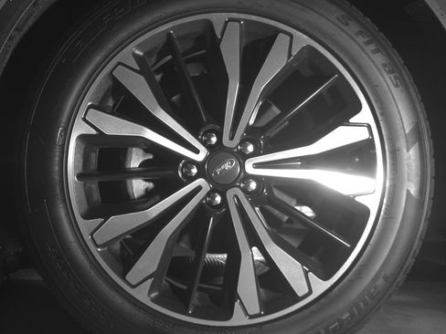 Used 2022 Ford Escape SE w/ SE Sport Appearance Package FWD image 9