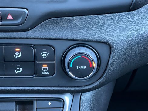 Used 2024 GMC Terrain SLE image 29