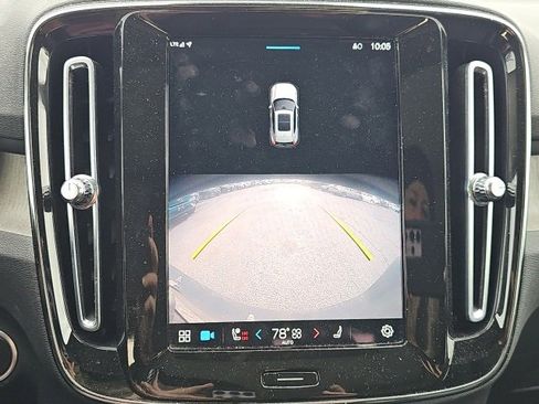 Certified 2023 Volvo XC40 B5 Plus w/ Climate Package image 8