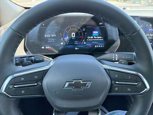 New 2026 Chevrolet Equinox LT w/ Convenience Package II FWD image 11