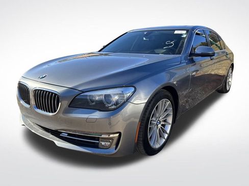 Used 2014 BMW 750Li w/ Executive Package image 7