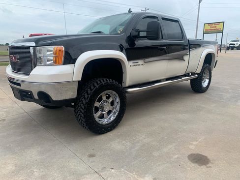 Used 2008 GMC Sierra 2500 SLT w/ Z71 Off-Road Package AWD/4WD image 3