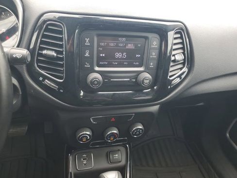 Used 2018 Jeep Compass Latitude FWD image 14