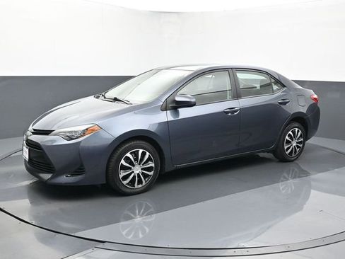 Used 2018 Toyota Corolla LE image 1
