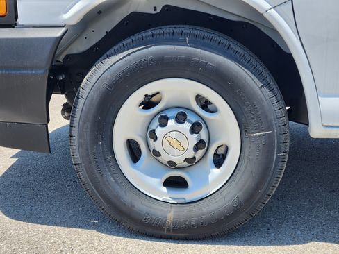 New 2026 Chevrolet Express 2500 Extended RWD image 8