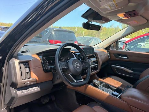 Used 2023 Nissan Pathfinder Platinum AWD/4WD image 17
