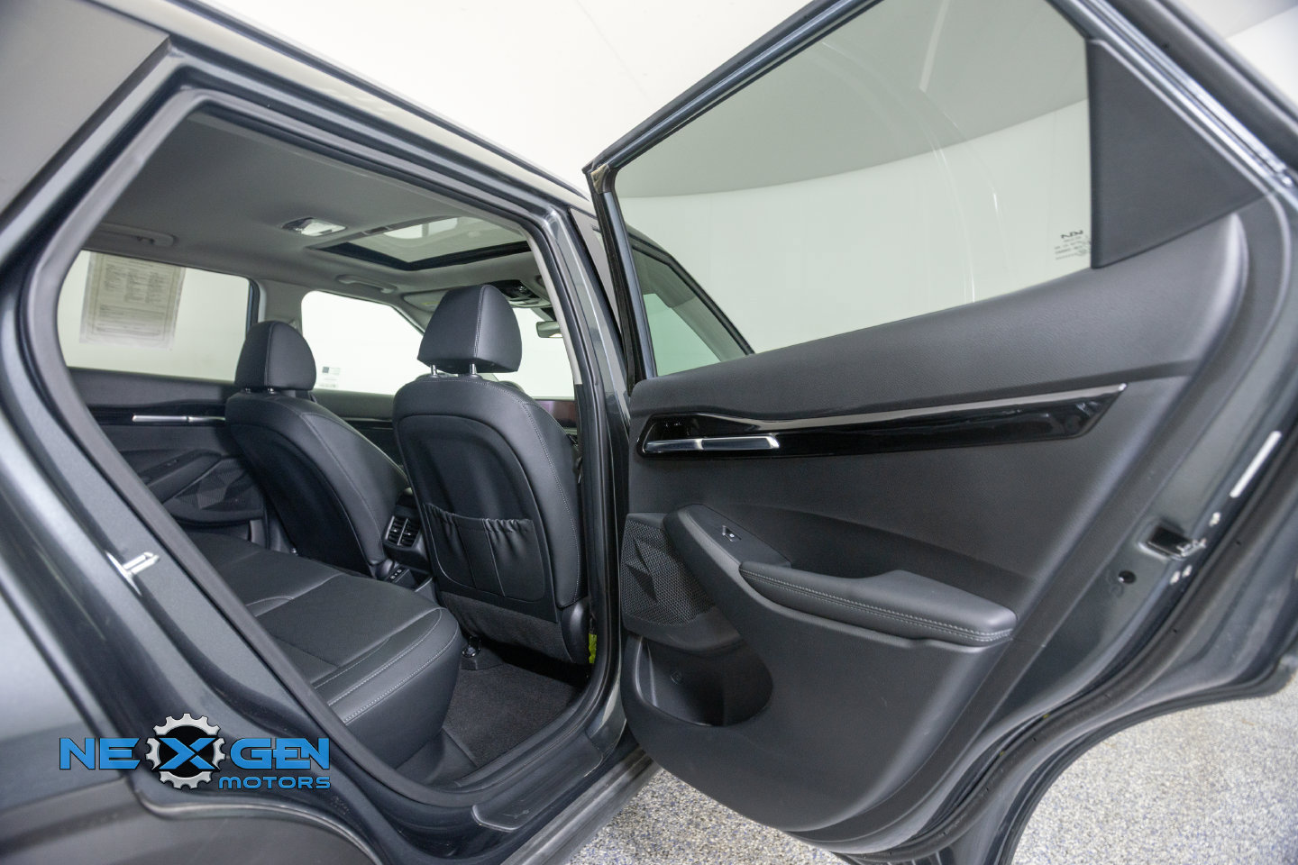 Used 2024 Kia Seltos EX AWD/4WD image 32