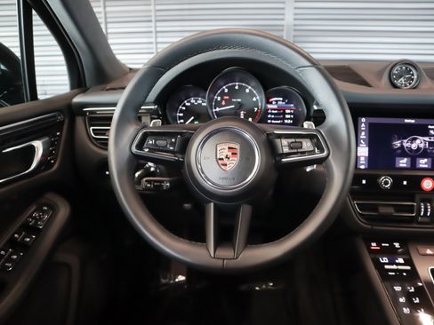 Used 2025 Porsche Macan image 16