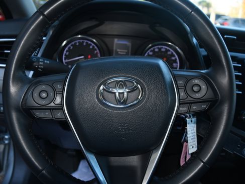 Used 2018 Toyota Camry SE image 12